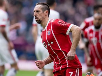 Machte sich nach dem Führungstreffer gegen den HSV auf den Weg zu seinem Sohn Seif. Foto: Sven Hoppe Machte sich nach dem Führungstreffer gegen den HSV auf den Weg zu seinem Sohn Seif. Foto: Sven Hoppe