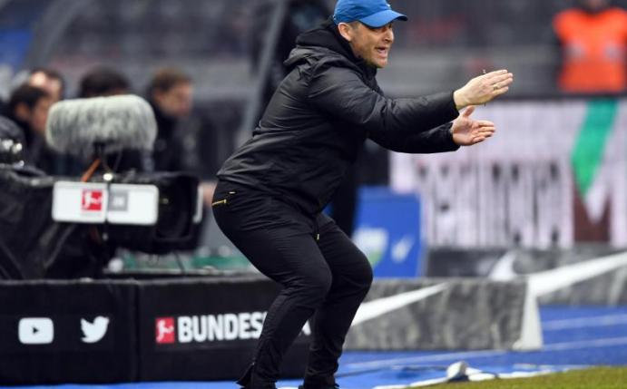 Stellt sich vor seine Spieler: Hertha-Coach Pal Dardai. Foto: Soeren Stache
