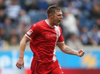 Rouwen Hennings bringt Düsseldorf mit seinem Treffer zum 1:0 auf die Siegerstraße. Foto: Ina Fassbender Rouwen Hennings bringt Düsseldorf mit seinem Treffer zum 1:0 auf die Siegerstraße. Foto: Ina Fassbender