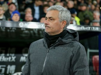 Mourinho fühlt sich angegriffen von de Boer Mourinho fühlt sich angegriffen von de Boer