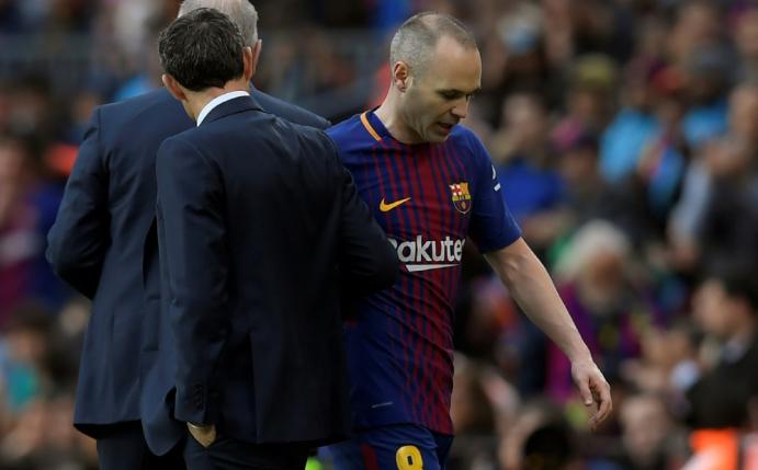 Quanjin dementiert einen Wechsel von Andres Iniesta (r.)