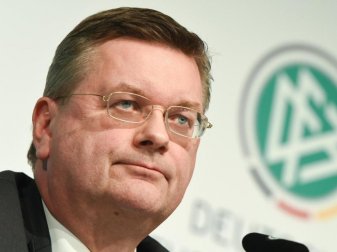DFB-Präsident Reinhard Grindel ist gegen einen Boykott der Fußball-WM. Foto: Arne Dedert DFB-Präsident Reinhard Grindel ist gegen einen Boykott der Fußball-WM. Foto: Arne Dedert