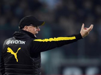 Dortmunds Trainer Peter Stöger braucht dringend ein Erfolgserlebnis. Foto: Federico Gambarini Dortmunds Trainer Peter Stöger braucht dringend ein Erfolgserlebnis. Foto: Federico Gambarini