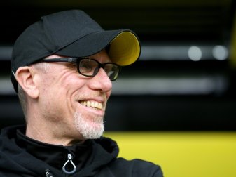 Stöger nimmt Spekulationen um seine Zukunft mit Humor