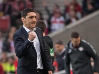 Trainer Tayfun Korkut will mit den Stuttgartern auch in Freiburg punkten. Foto: Sebastian Gollnow Trainer Tayfun Korkut will mit den Stuttgartern auch in Freiburg punkten. Foto: Sebastian Gollnow