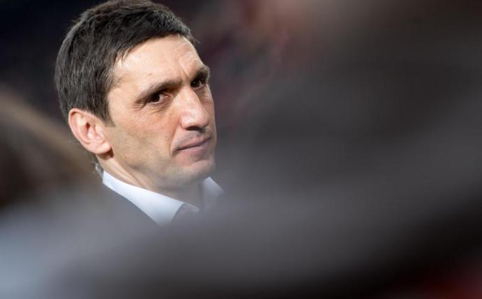 Trainer Tayfun Korkut braucht mit dem VfB Stuttgart noch einige Punkte um der Relegation sicher zu entgehen. Foto: Sebastian Gollnow