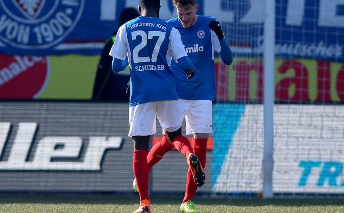 Schindler und Duksch feiern den Erfolg gegen Heidenheim