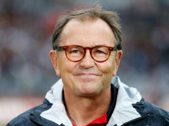 Ewald Lienen kritisiert die Terminfülle der Profis