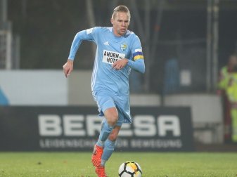 Dennis Grote verwandelte einen Foulelfmeter zum 1:0 Dennis Grote verwandelte einen Foulelfmeter zum 1:0