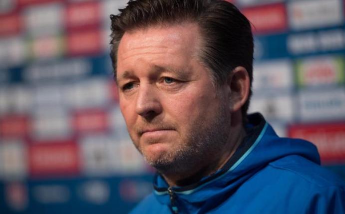 Positive Stimmung sieht anders aus: HSV-Trainer Christian Titz versucht Zweckoptimismus zu verbreiten. Foto: Daniel Reinhardt