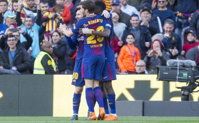 Lionel Messi (l) und seine Teamkollegen jubeln über das Tor zum 2:0. Foto: Gtres/gtres