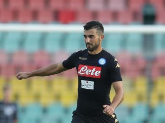 Neapels Raul Albiol erzielte das entscheidende Tor gegen Genua. Foto: Jörg Carstensen Neapels Raul Albiol erzielte das entscheidende Tor gegen Genua. Foto: Jörg Carstensen