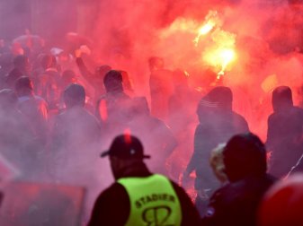 Marseille-Fans zündeten im Stadion Pyrotechnik Marseille-Fans zündeten im Stadion Pyrotechnik