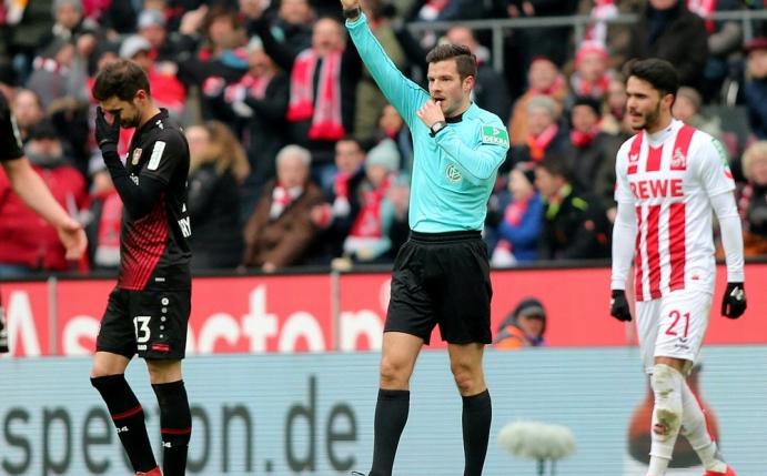 Lucas Alario flog in der 33. Minute vom Platz