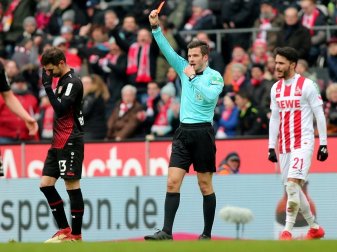 Lucas Alario flog in der 33. Minute vom Platz Lucas Alario flog in der 33. Minute vom Platz