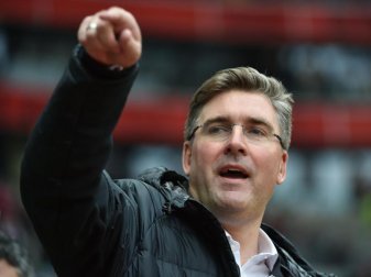 Sorgt sich im die internationale Wettbewerbsfähigkeit der Fußball-Bundesliga: Eintracht-Vorstand Axel Hellmann. Foto: Arne Dedert Sorgt sich im die internationale Wettbewerbsfähigkeit der Fußball-Bundesliga: Eintracht-Vorstand Axel Hellmann. Foto: Arne Dedert