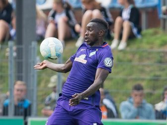 Der nach Antwerpen ausgeliehene Sambou Yatabaré bleibt beim Erstligisten in Belgien. Foto: Guido Kirchner Der nach Antwerpen ausgeliehene Sambou Yatabaré bleibt beim Erstligisten in Belgien. Foto: Guido Kirchner
