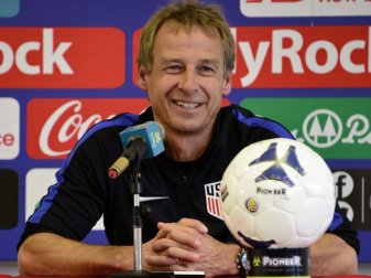Jürgen Klinsmann warnt vor zu viel Zufriedenheit Jürgen Klinsmann warnt vor zu viel Zufriedenheit