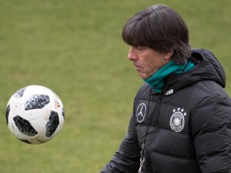 Bundestrainer Joachim Löw bereitet sein Team auf das Testspiel gegen Spanien vor. Foto: Federico Gambarini