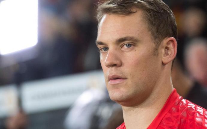 Nationaltorwart Manuel Neuer hofft weiter auf die WM-Teilnahme. Foto: Julian Stratenschulte