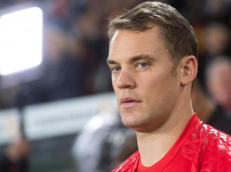 Nationaltorwart Manuel Neuer hofft weiter auf die WM-Teilnahme. Foto: Julian Stratenschulte Nationaltorwart Manuel Neuer hofft weiter auf die WM-Teilnahme. Foto: Julian Stratenschulte