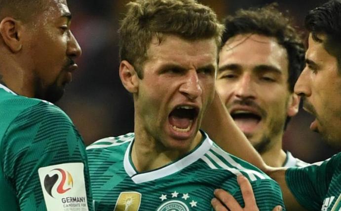 Nationalspieler Thomas Müller (M) ist mit seinem Drang zum Tor für die WM gesetzt. Foto: Federico Gambarini