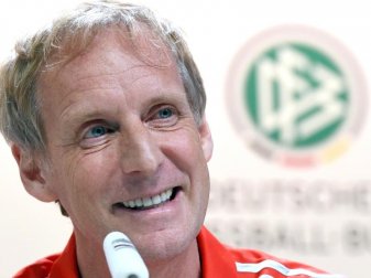 Erachtet die Aussagen von Ex-Nationalspieler Per Mertsacker als äußerst wichtig: DFB-Teampsychologe Hans-Dieter Hermann. Foto: Andreas Gebert Erachtet die Aussagen von Ex-Nationalspieler Per Mertsacker als äußerst wichtig: DFB-Teampsychologe Hans-Dieter Hermann. Foto: Andreas Gebert