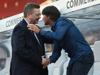 Reinhard Grindel hofft auf lange Zusammenarbeit mit Löw Reinhard Grindel hofft auf lange Zusammenarbeit mit Löw