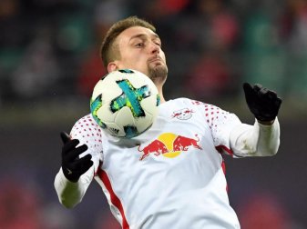 Stefan Ilsanker hat sich eine Kapselzerrung im rechten Knie zugezogen. Foto: Hendrik Schmidt Stefan Ilsanker hat sich eine Kapselzerrung im rechten Knie zugezogen. Foto: Hendrik Schmidt
