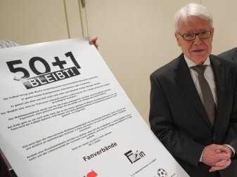 DFL-Präsident Reinhard Rauball positioniert sich zu Rummenigges Kritik zur 50+1-Abstimmung. Foto: Arne Dedert DFL-Präsident Reinhard Rauball positioniert sich zu Rummenigges Kritik zur 50+1-Abstimmung. Foto: Arne Dedert