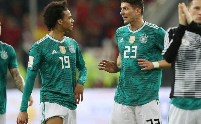 Gegen Brasilien in der Startelf: Sane (l.) und Gomez