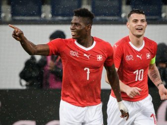 Torschütze zum 3:0: Breel Embolo (l.) mit Granit Xhaka Torschütze zum 3:0: Breel Embolo (l.) mit Granit Xhaka