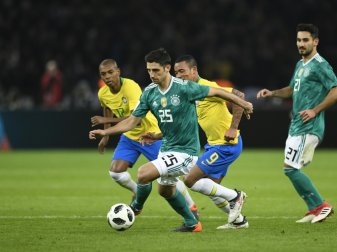 Lars Stindl (2.v.l.) zählt zu den WM-Wackelkandidaten Lars Stindl (2.v.l.) zählt zu den WM-Wackelkandidaten