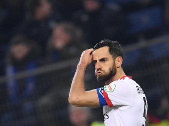 Muss ab sofort mit der U21 trainieren: HSV-Profi Mergim Mavraj. Foto: Daniel Reinhardt Muss ab sofort mit der U21 trainieren: HSV-Profi Mergim Mavraj. Foto: Daniel Reinhardt