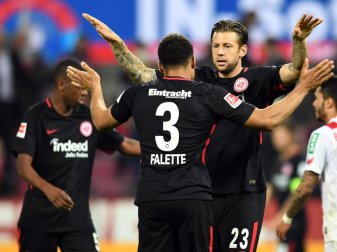 Marco Russ (r.) schwärmt über den Zusammenhalt bei der Frankfurter Eintracht. Foto: Federico Gambarini/Archiv Marco Russ (r.) schwärmt über den Zusammenhalt bei der Frankfurter Eintracht. Foto: Federico Gambarini/Archiv