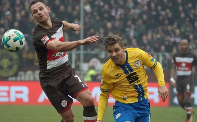 Christoffer Nyman (r.) fehlt Braunschweig in Bochum