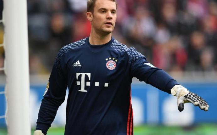 Tastet sich langsam ans Bayern-Training ran: Keeper Manuel Neuer. Foto: Arne Dedert