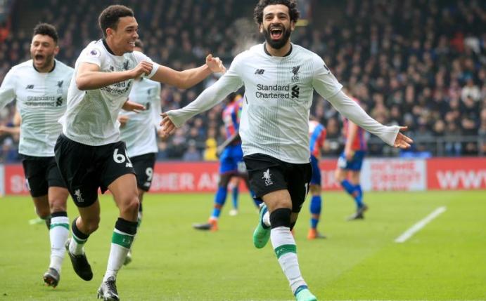 Mohamed Salah (r) jubelt über seinen Siegtreffer kurz vor Schluss zum 2:1 Sieg des FC Liverpool über Crystal Palace. Foto: Adam Davy/PA Wire