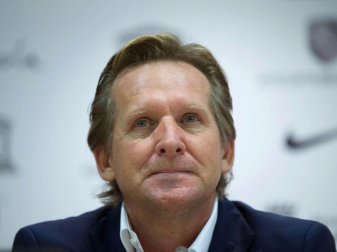 Holte bei seinem Debüt in China einen Punkt mit Dalian Yifang: Trainer Bernd Schuster. Foto: Jorge Zapata Holte bei seinem Debüt in China einen Punkt mit Dalian Yifang: Trainer Bernd Schuster. Foto: Jorge Zapata