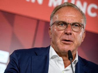 Laut FC-Bayern-Vorstandschef Karl-Heinz Rummenigge fällt die Entscheidung in der Trainerfrage bis Ende April. Foto: Matthias Balk Laut FC-Bayern-Vorstandschef Karl-Heinz Rummenigge fällt die Entscheidung in der Trainerfrage bis Ende April. Foto: Matthias Balk