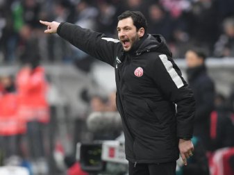 Trainer Sandro Schwarz und sein Team Mainz 05 können heute einen großen Schritt in Richtung Klassenerhalt schaffen. Foto: Arne Dedert Trainer Sandro Schwarz und sein Team Mainz 05 können heute einen großen Schritt in Richtung Klassenerhalt schaffen. Foto: Arne Dedert