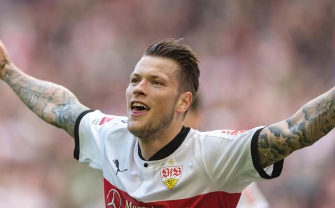 Sorgte mit seinem Torjubel für Diskussionen auf der HSV-Bank: Stuttgarts Daniel Ginczek. Foto: Daniel Maurer