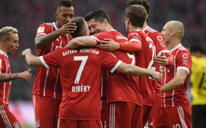 Bestens gewappnet für die Königsklasse: Bayerns Profis nach dem 6:0-Kantersieg gegen den BVB. Foto: Andreas Gebert