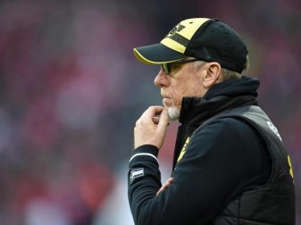 Auch die Rolle von Trainer Peter Stöger wird beim BVB hinterfragt. Foto: Andreas Gebert Auch die Rolle von Trainer Peter Stöger wird beim BVB hinterfragt. Foto: Andreas Gebert