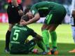 Werders Ludwig Augustinsson (l) muss gegen Frankfurt verletzt raus. Foto: Carmen Jaspersen