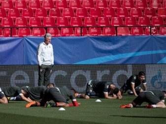 Jupp Heynckes bereitet seine Mannschaft auf die Partie gegen Sevilla vor. Foto: Sven Hoppe Jupp Heynckes bereitet seine Mannschaft auf die Partie gegen Sevilla vor. Foto: Sven Hoppe