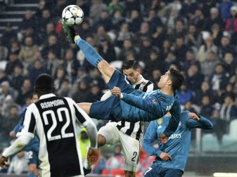Ronaldo trifft per Fallrückzieher zum 2:0 Ronaldo trifft per Fallrückzieher zum 2:0