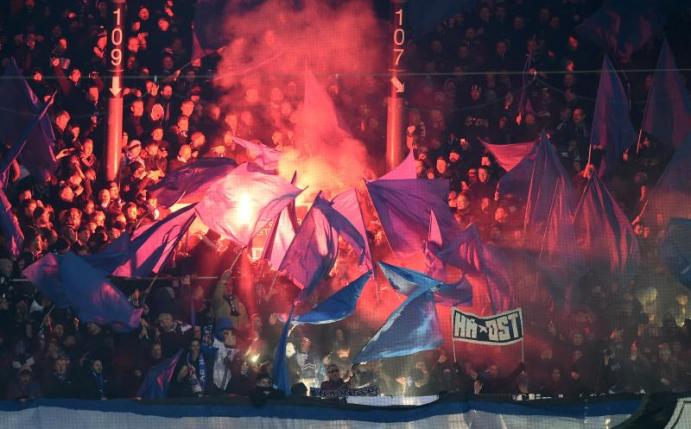 Die HSV-Fans hatten in Bremen Pyrotechnik abgebrannt. Foto: Carmen Jaspersen