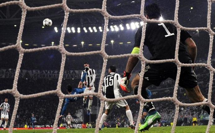 Cristiano Ronaldo traf per spektakulärem Fallrückzieher. Foto: Alberto Lingria/XinHua
