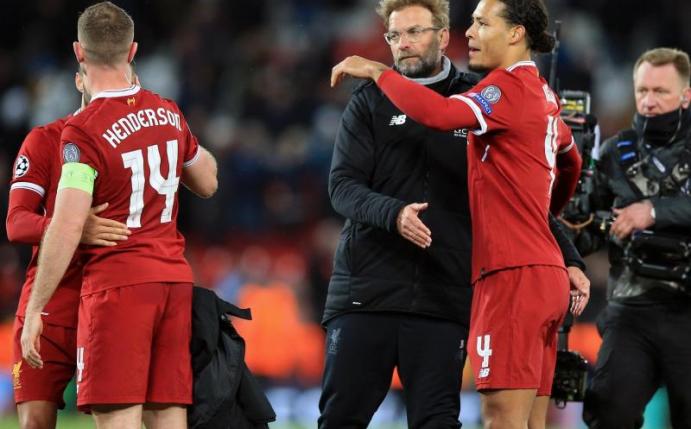 Liverpools Trainer Jürgen Klopp bedankt sich bei seinen Spielern. Foto: Peter Byrne/PA Wire